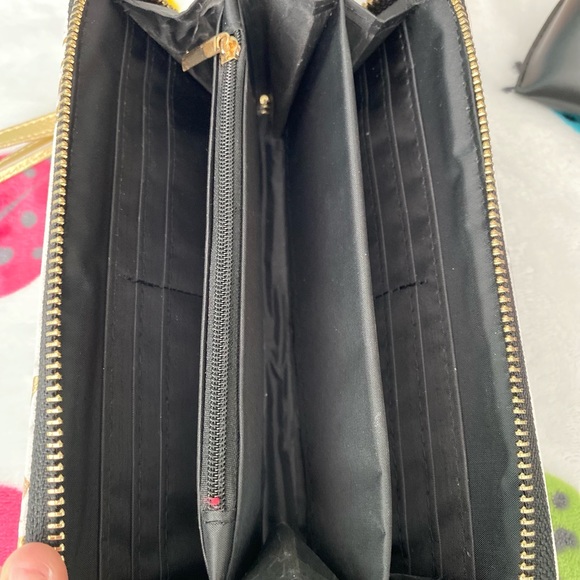 Women’s Accessories - Picture 11 of 16